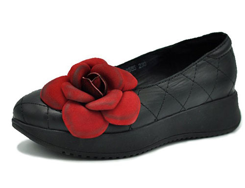 женские стильные туфли с большим цветком на осень
