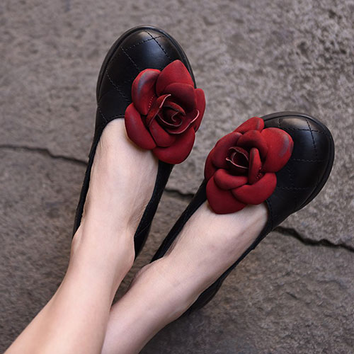 глубокие туфли с цветком