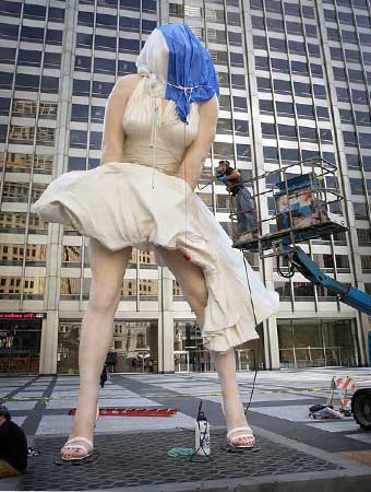 Памятник Мэрилин Монро в Чикаго3