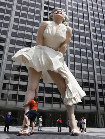 Памятник Мэрилин Монро в Чикаго10