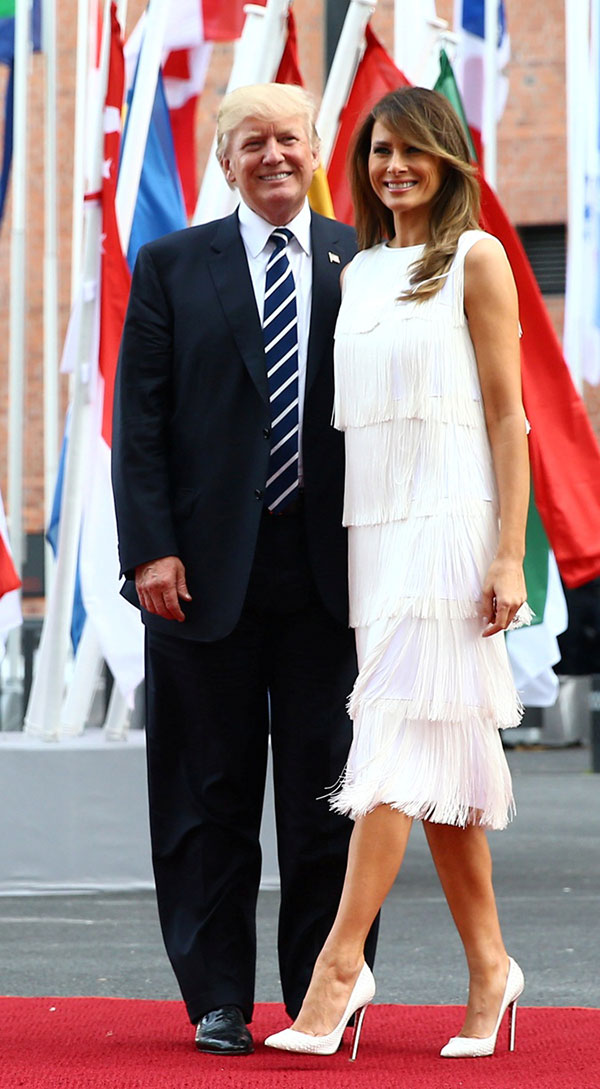 Мелания Трамп в белом платье с бахромой от Michael_Kors